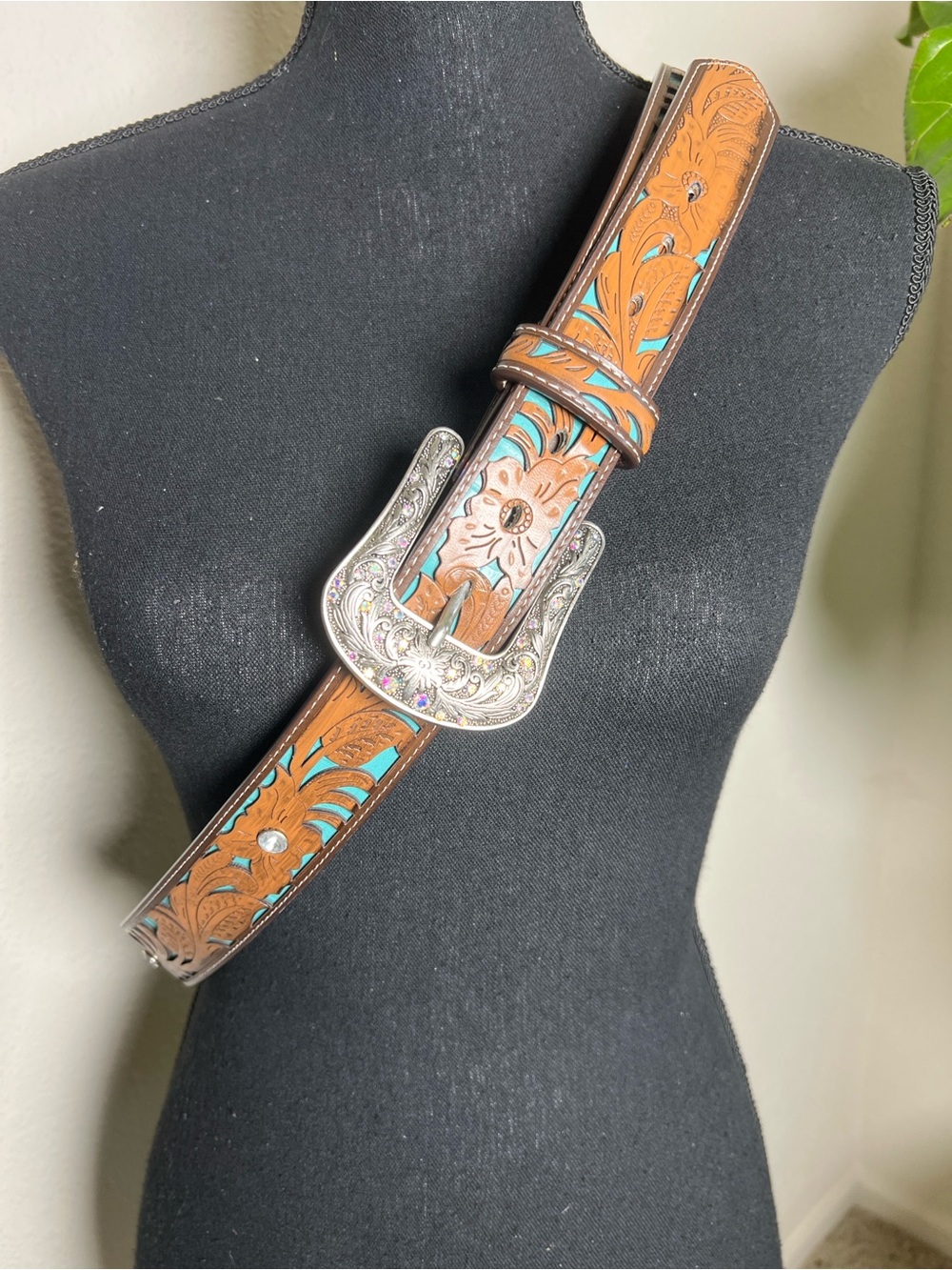 Western Cowgirl Women’s Vegan Leather Rhinestone Cutout Belt Silver Buckle 2X - Picture 9 of 13